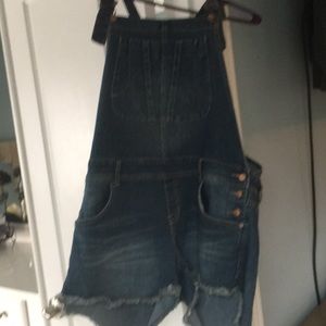 Short overalls